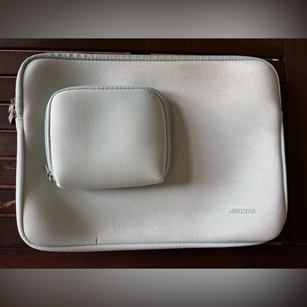 Laptop sleeve